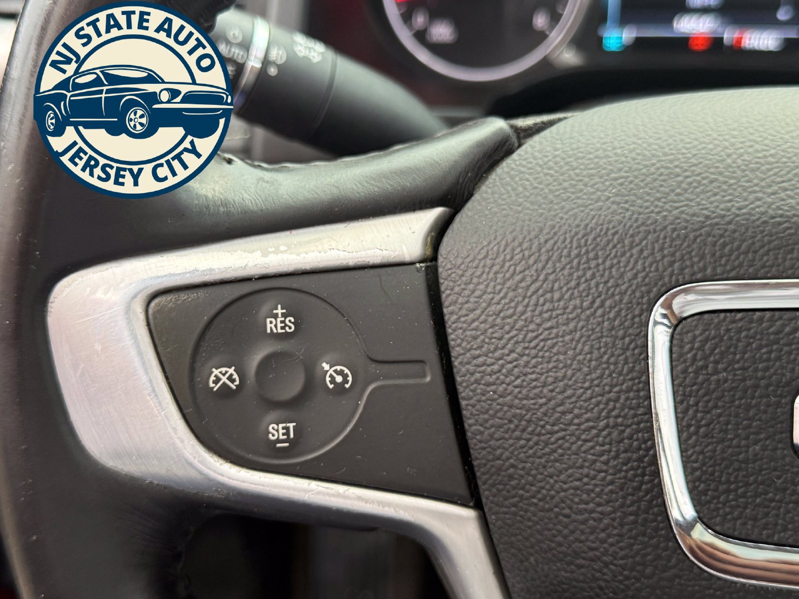 Used 2017 GMC Acadia SLE w/ Driver Alert Package I AWD/4WD image 32