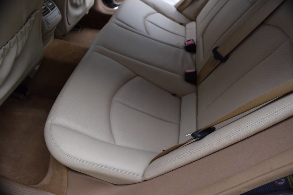 Used 2008 Mercedes-Benz E 350 4MATIC Sedan image 45