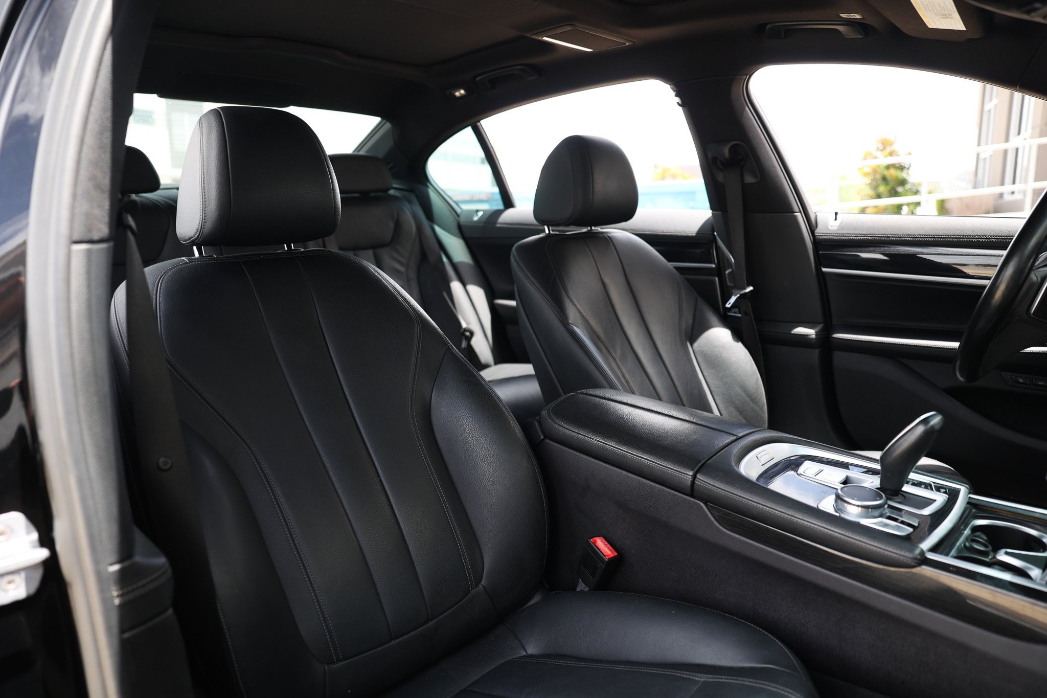 Used 2019 BMW 740i w/ M Sport Package RWD image 19