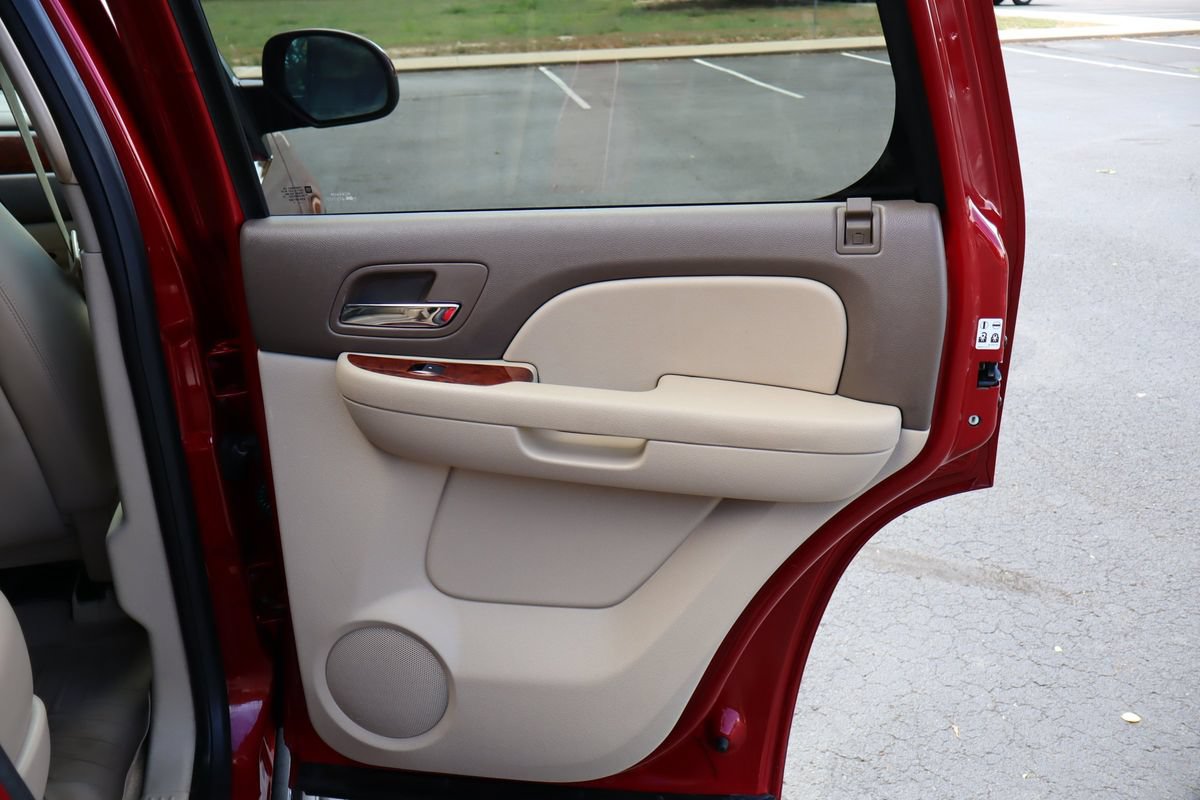 Used 2013 GMC Yukon SLT w/ SLT-2 Equipment Package AWD/4WD image 26