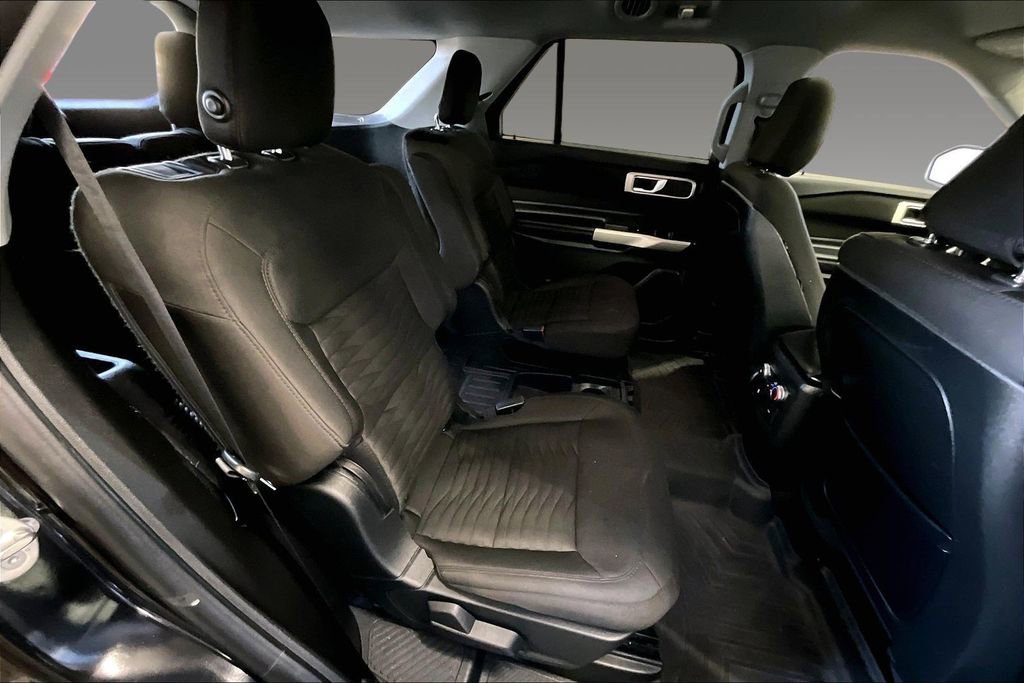 Used 2020 Ford Explorer XLT w/ Comfort Package AWD/4WD image 16