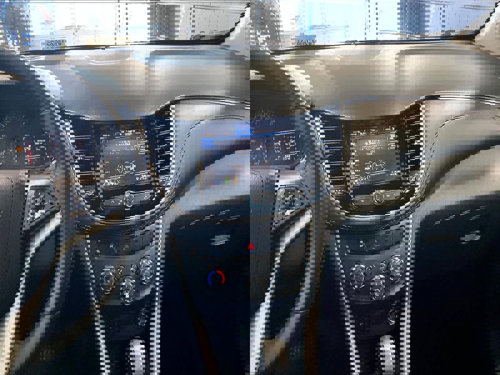 Used 2022 Chevrolet Trax LT w/ Driver Confidence Package AWD/4WD image 18