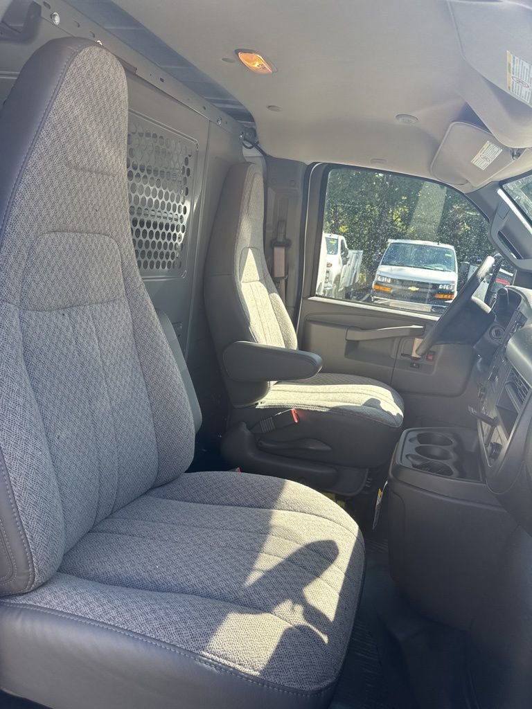 New 2025 Chevrolet Express 2500 Work Van w/ Driver Convenience Package image 21