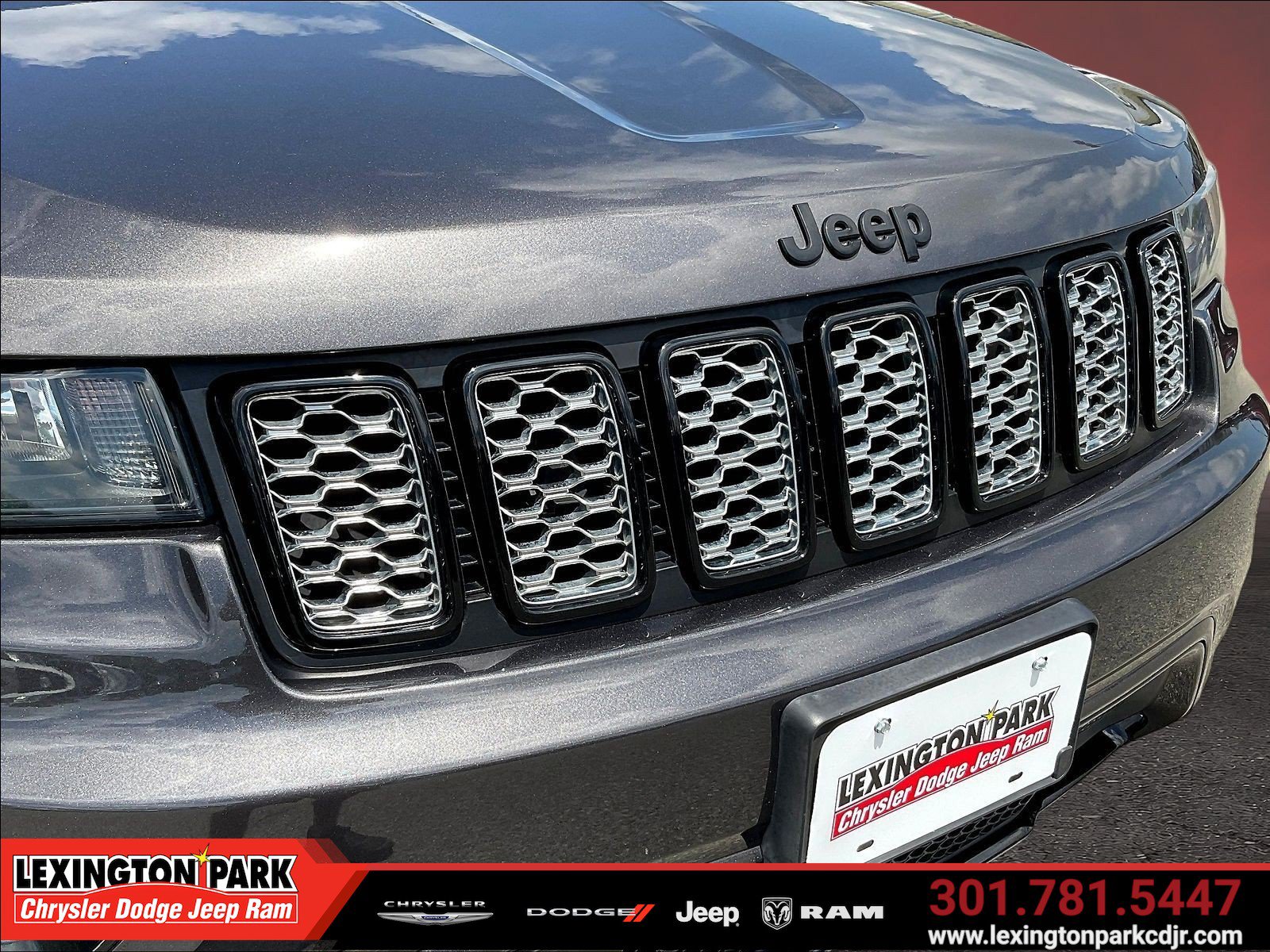Used 2018 Jeep Grand Cherokee Altitude AWD/4WD image 32