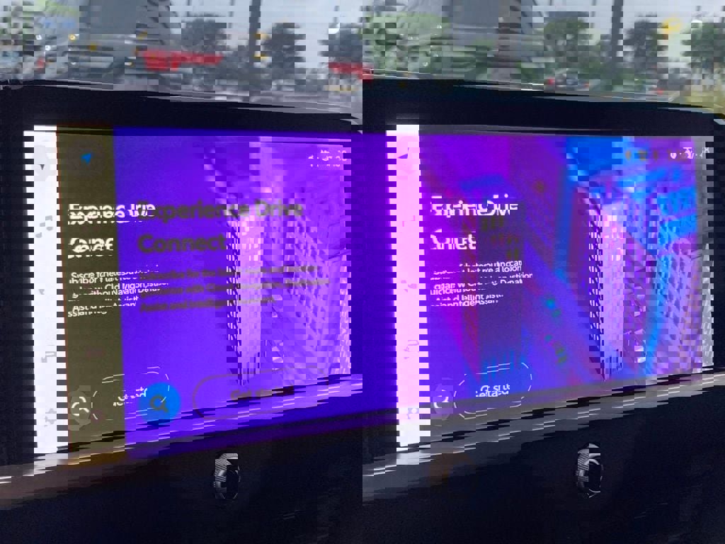 Certified 2025 Toyota Crown XLE image 20