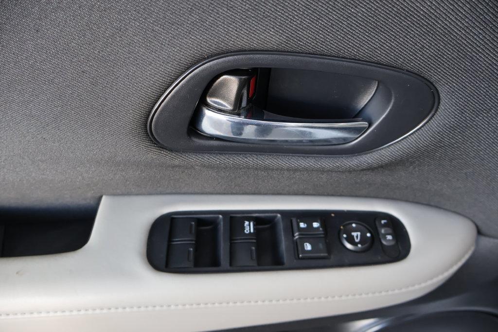 Used 2022 Honda HR-V LX image 19