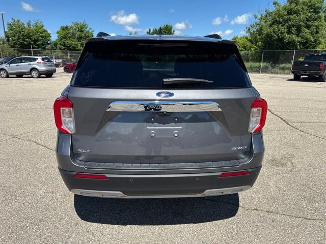 Used 2024 Ford Explorer XLT w/ Equipment Group 202A AWD/4WD image 6