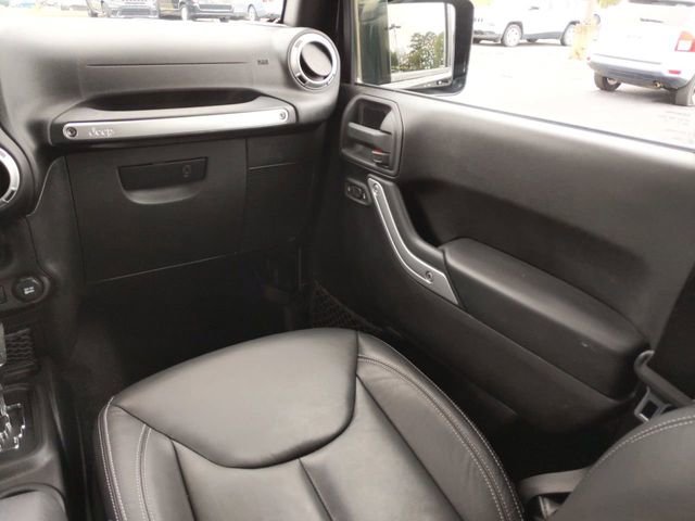 Used 2016 Jeep Wrangler Unlimited Sahara w/ Connectivity Group image 15