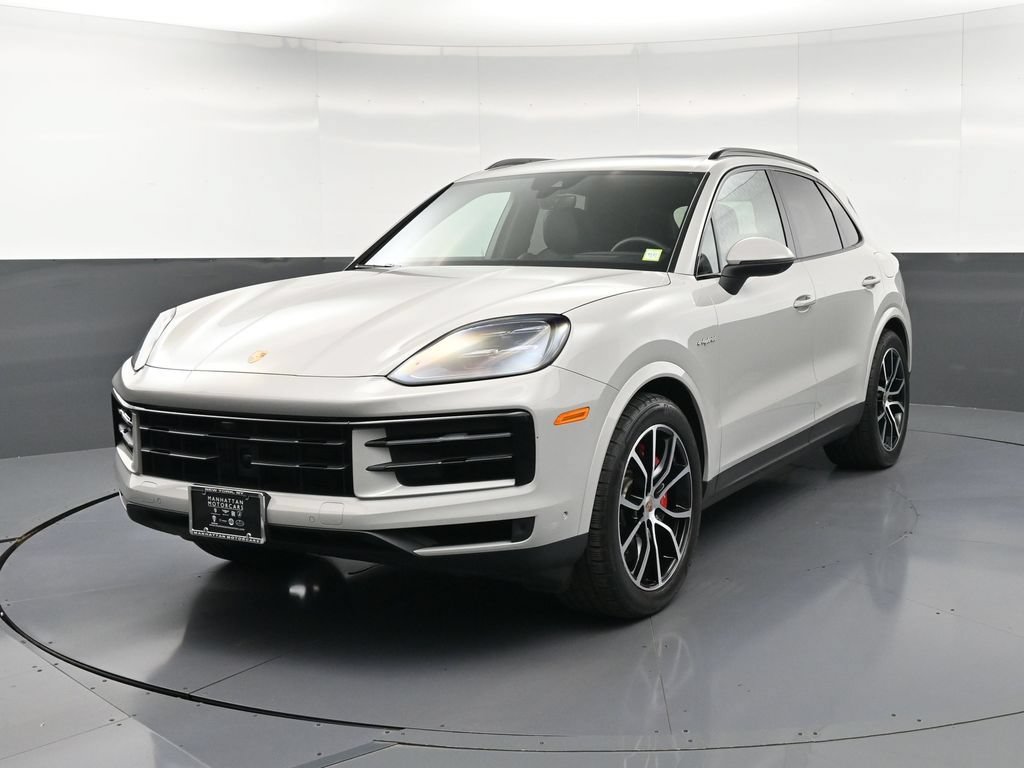 Certified 2025 Porsche Cayenne S AWD/4WD image 1
