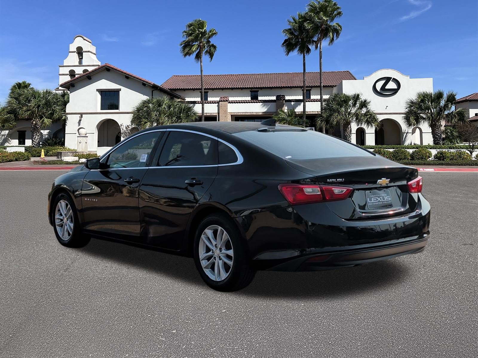 Used 2017 Chevrolet Malibu LT FWD image 4