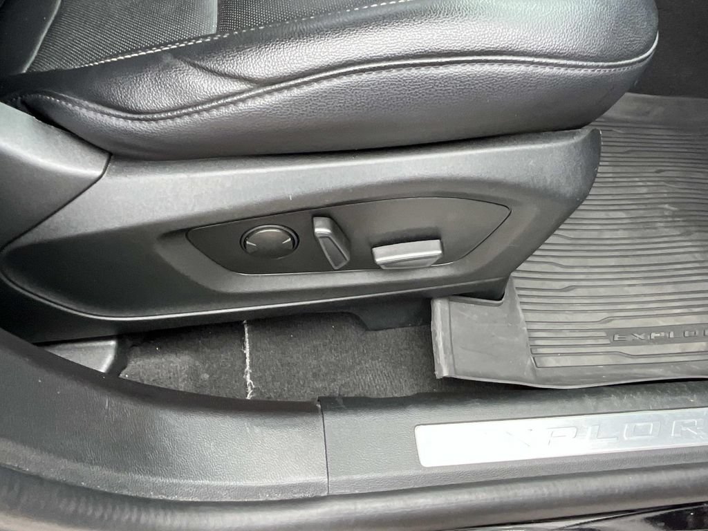 Certified 2023 Ford Explorer Limited w/ Equipment Group 301A RWD image 30