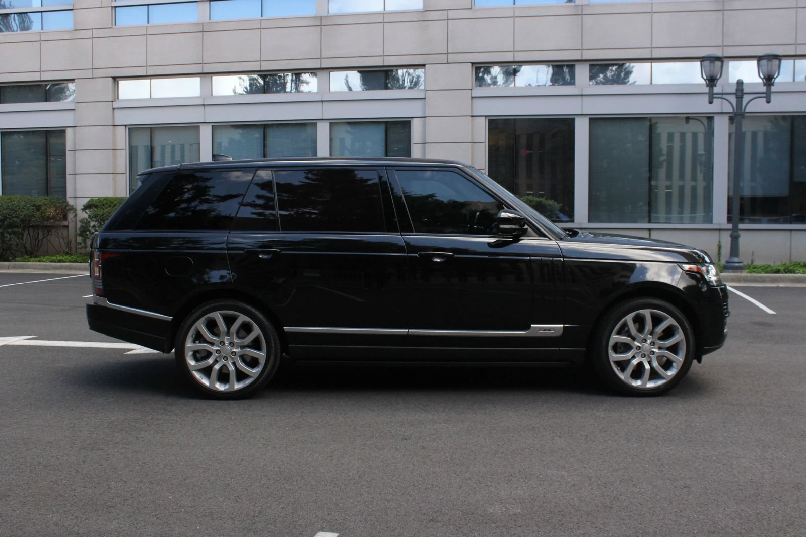 Used 2017 Land Rover Range Rover Long Wheelbase Supercharged AWD/4WD image 6