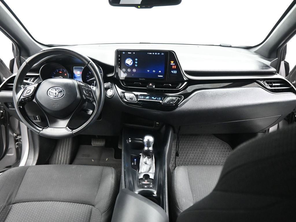 Used 2018 Toyota C-HR XLE image 16