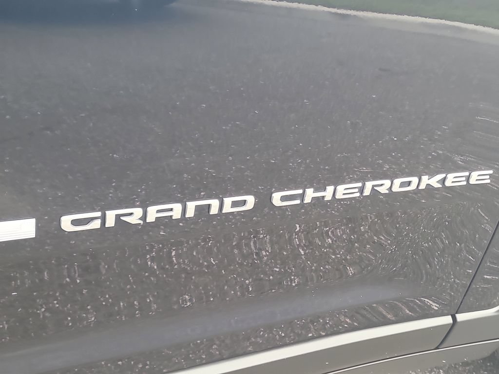 Certified 2023 Jeep Grand Cherokee Limited w/ Luxury Tech Group II AWD/4WD image 7