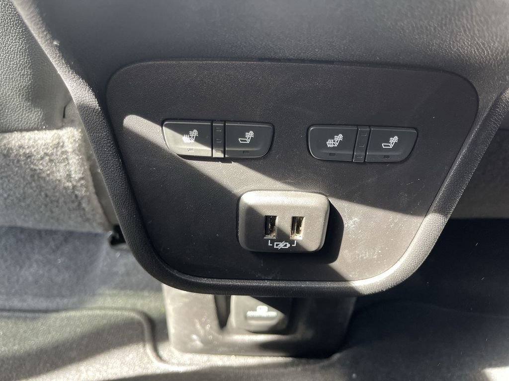 Used 2023 Chevrolet Equinox Premier image 20