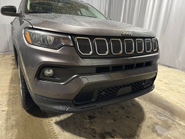 Used 2022 Jeep Compass Latitude w/ Sun and Sound Group AWD/4WD image 4