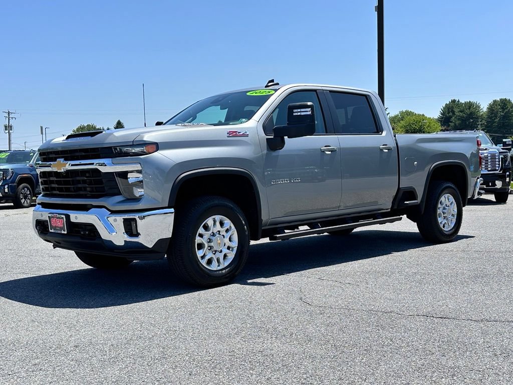 Used 2025 Chevrolet Silverado 2500 LT w/ Safety Package AWD/4WD image 2