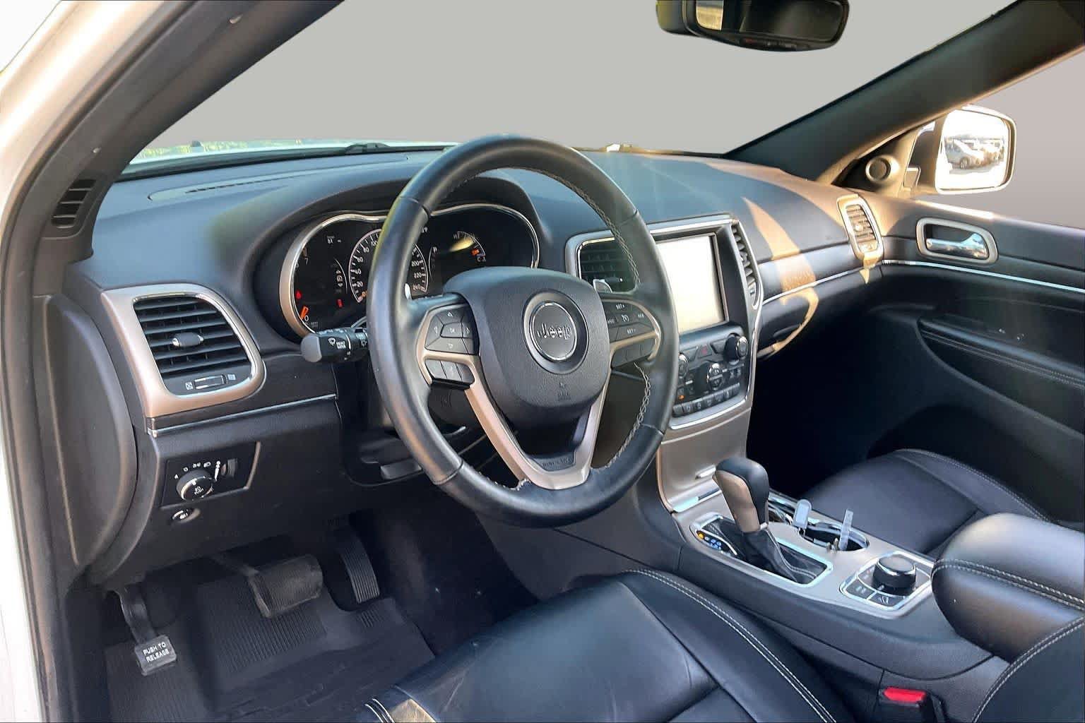 Used 2017 Jeep Grand Cherokee Limited AWD/4WD image 15