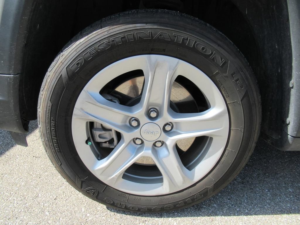 Used 2024 Jeep Compass Sport AWD/4WD image 5