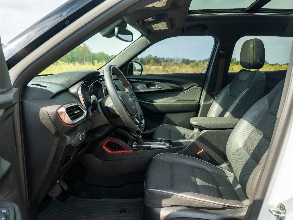 Used 2021 Chevrolet TrailBlazer RS w/ Sun and Liftgate Package FWD image 11