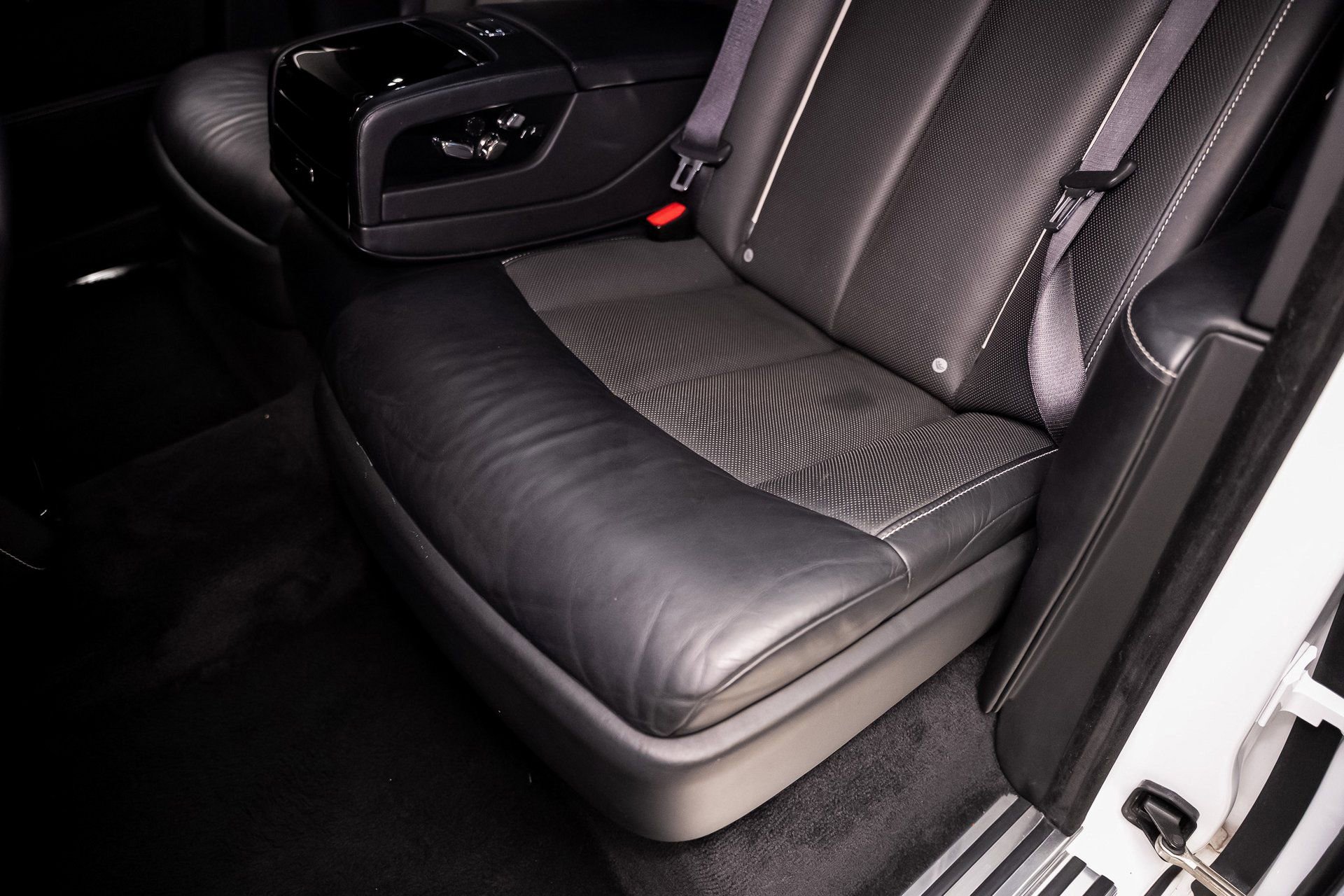 Used 2018 Rolls-Royce Phantom Sedan image 65