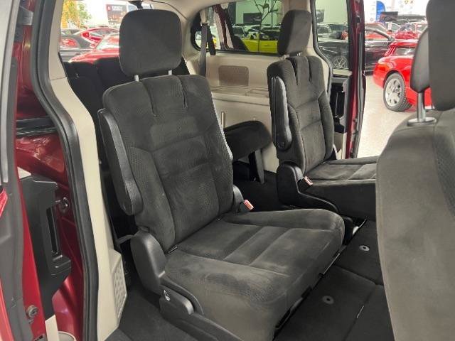 Used 2016 Dodge Grand Caravan SXT image 28