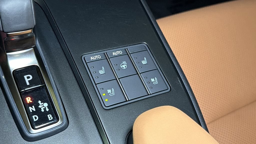 Certified 2025 Lexus UX 300h AWD w/ Accessory Package (Z2) image 29