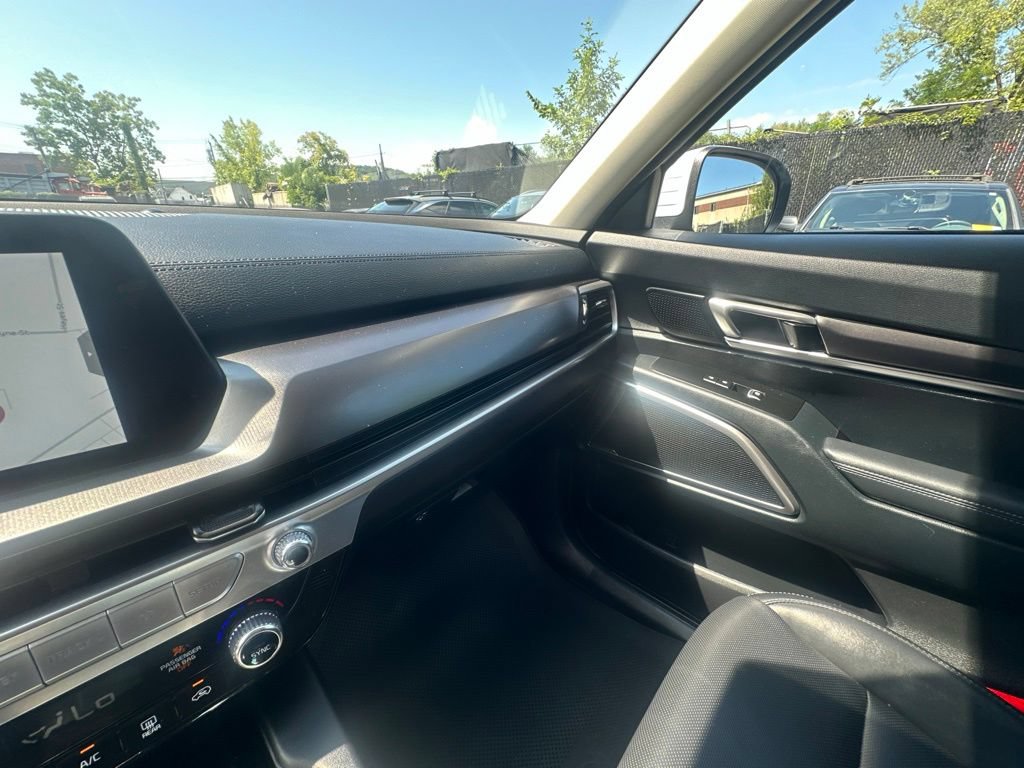 Used 2024 Kia Telluride LX AWD/4WD image 17