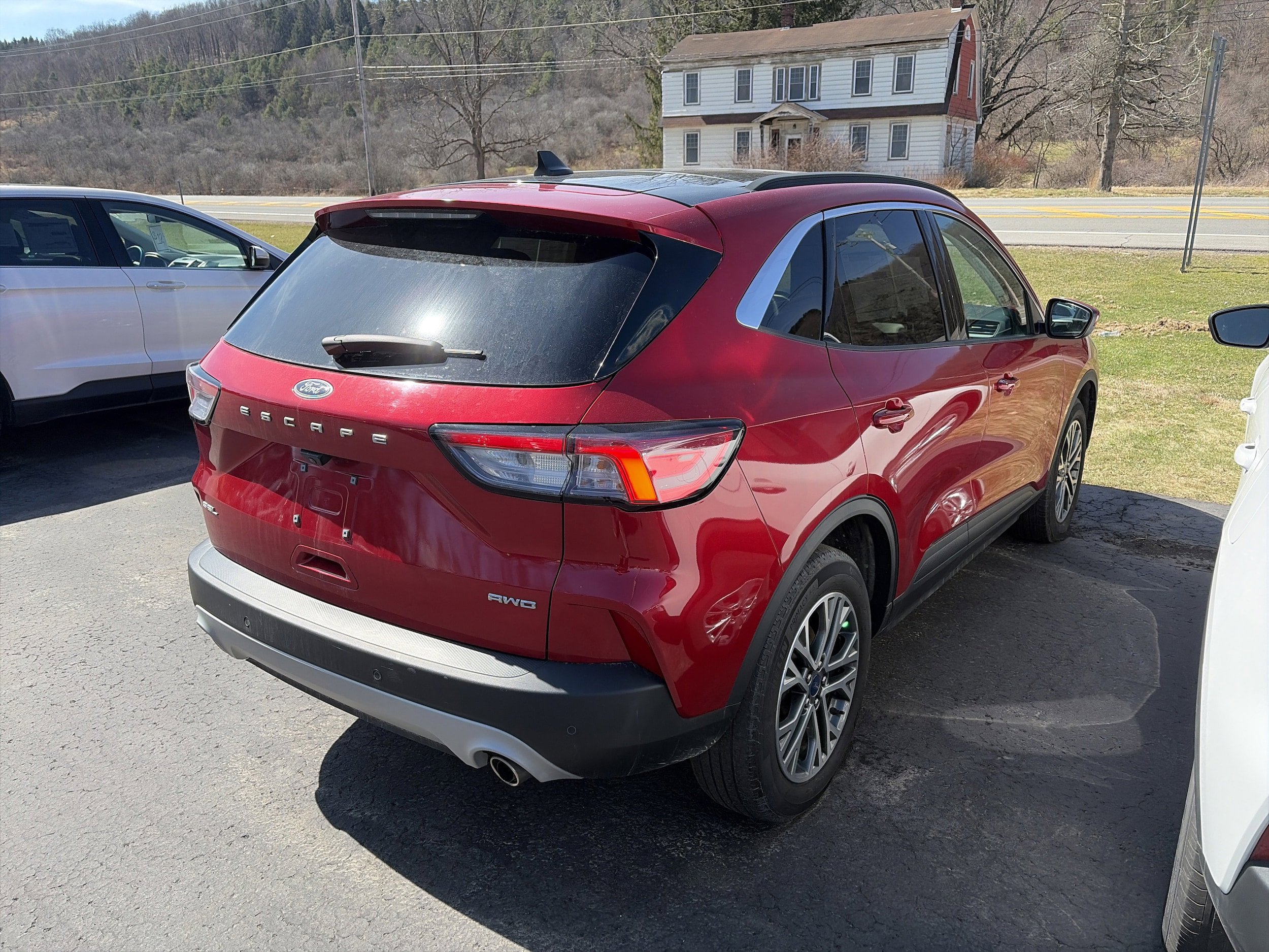 Used 2022 Ford Escape SEL w/ Technology Package AWD/4WD image 2