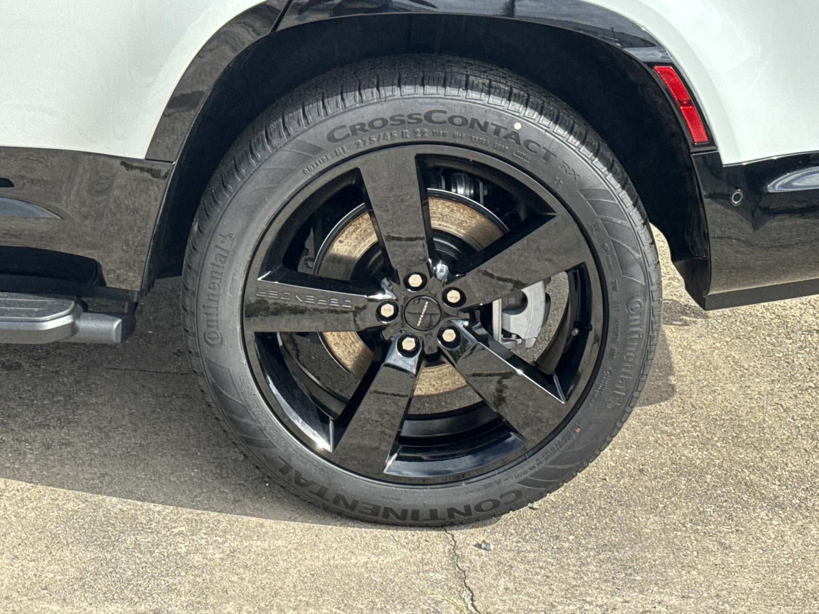 New 2026 Land Rover Defender 130 X-Dynamic SE image 3