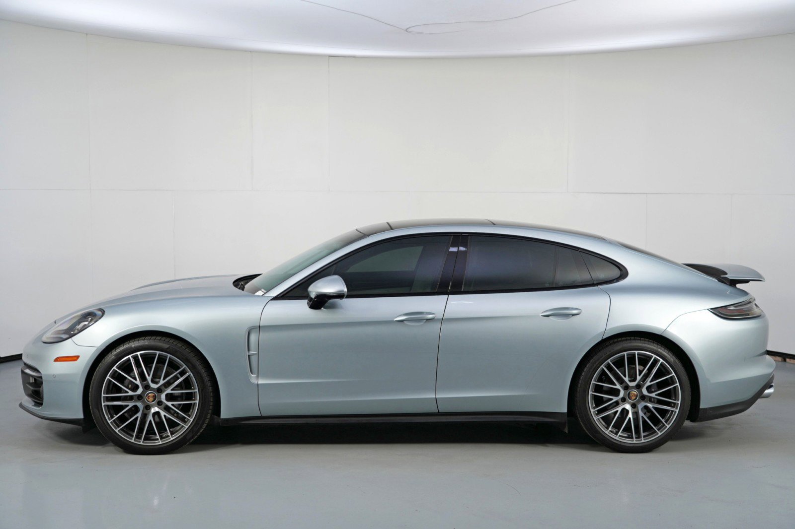 Used 2023 Porsche Panamera Platinum Edition image 52