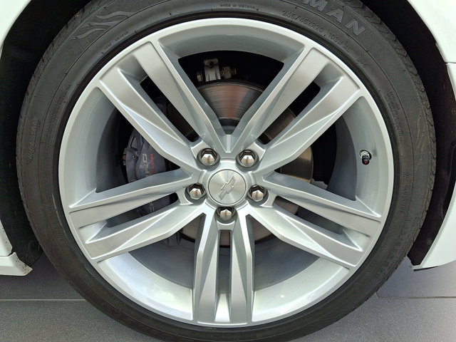 Used 2018 Chevrolet Camaro SS RWD image 7
