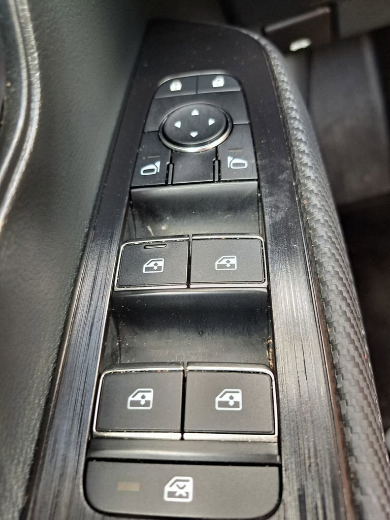 Used 2025 Nissan Kicks SR image 12