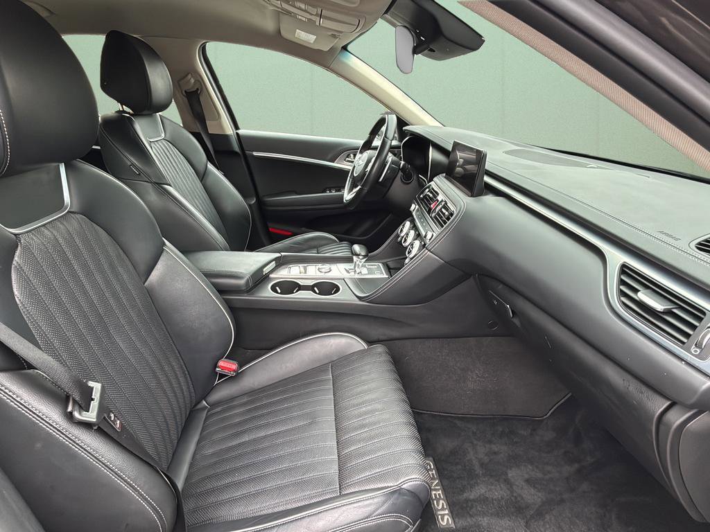 Used 2022 Genesis G70 3.3T image 40