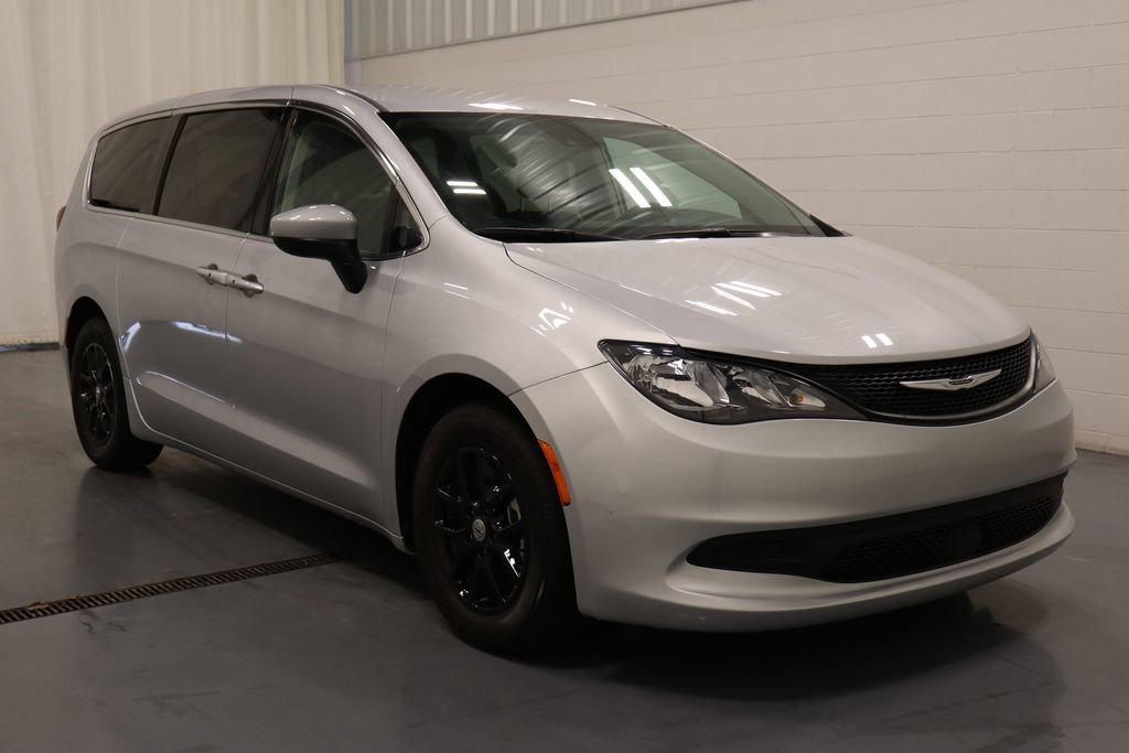 Certified 2023 Chrysler Voyager LX image 2