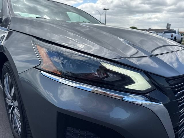 Used 2025 Nissan Altima 2.5 SV FWD image 21
