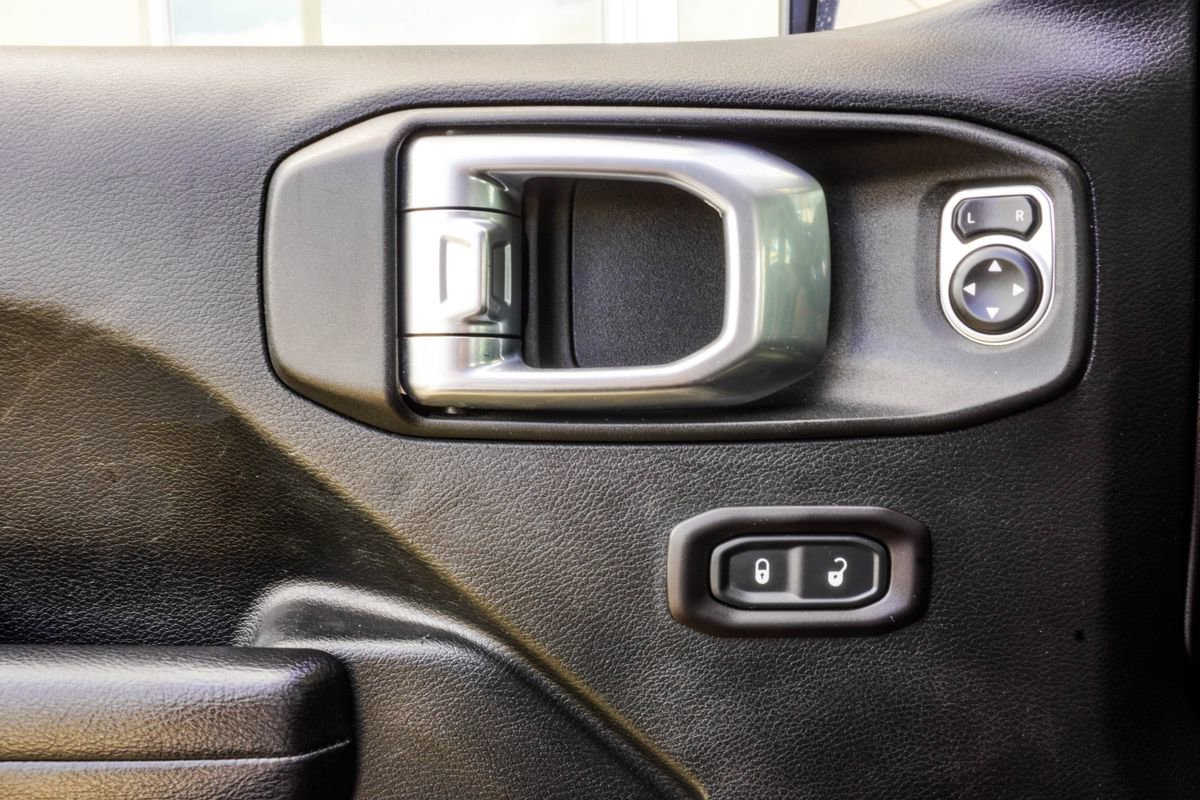Used 2018 Jeep Wrangler Unlimited Sport S AWD/4WD image 35