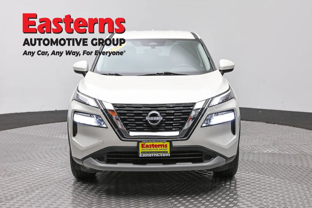 Used 2023 Nissan Rogue SV AWD/4WD image 2