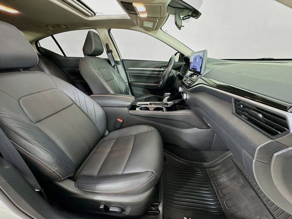 Used 2024 Nissan Altima 2.5 SR w/ SR Premium Package FWD image 36