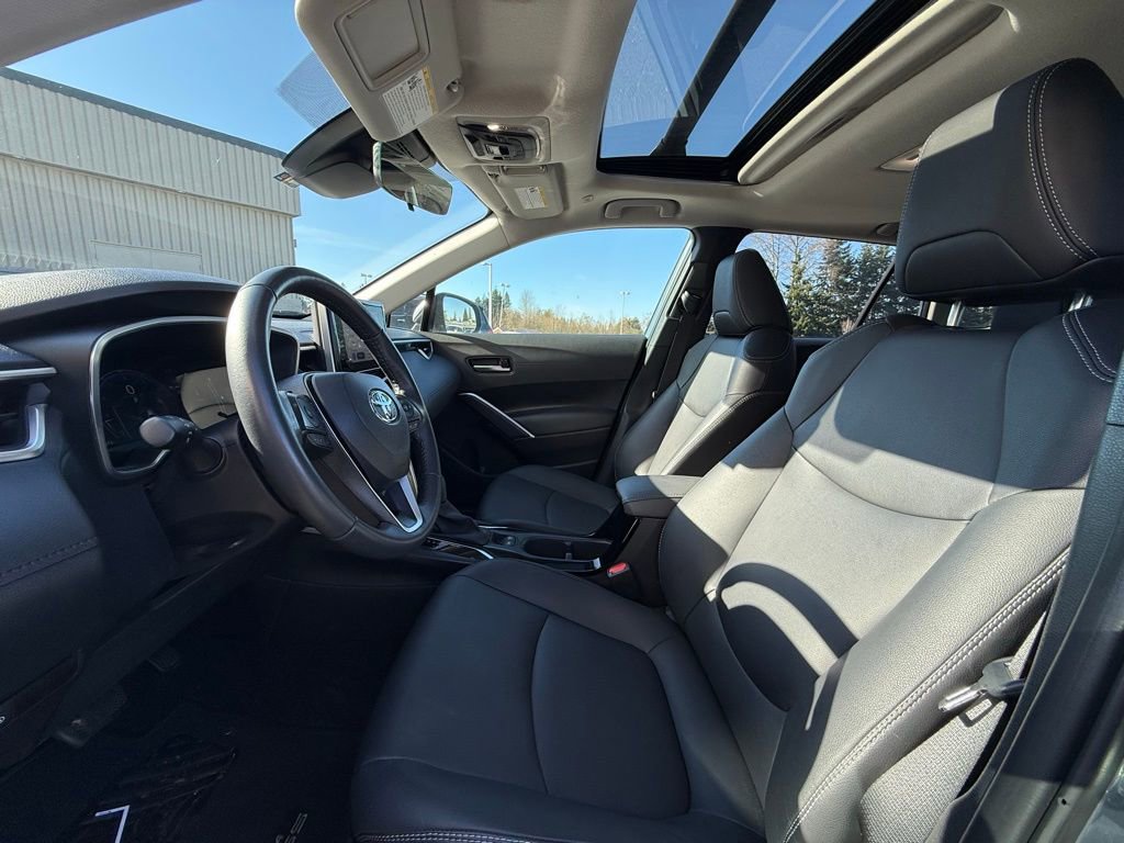 Used 2024 Toyota Corolla Cross XLE w/ Convenience Package image 6