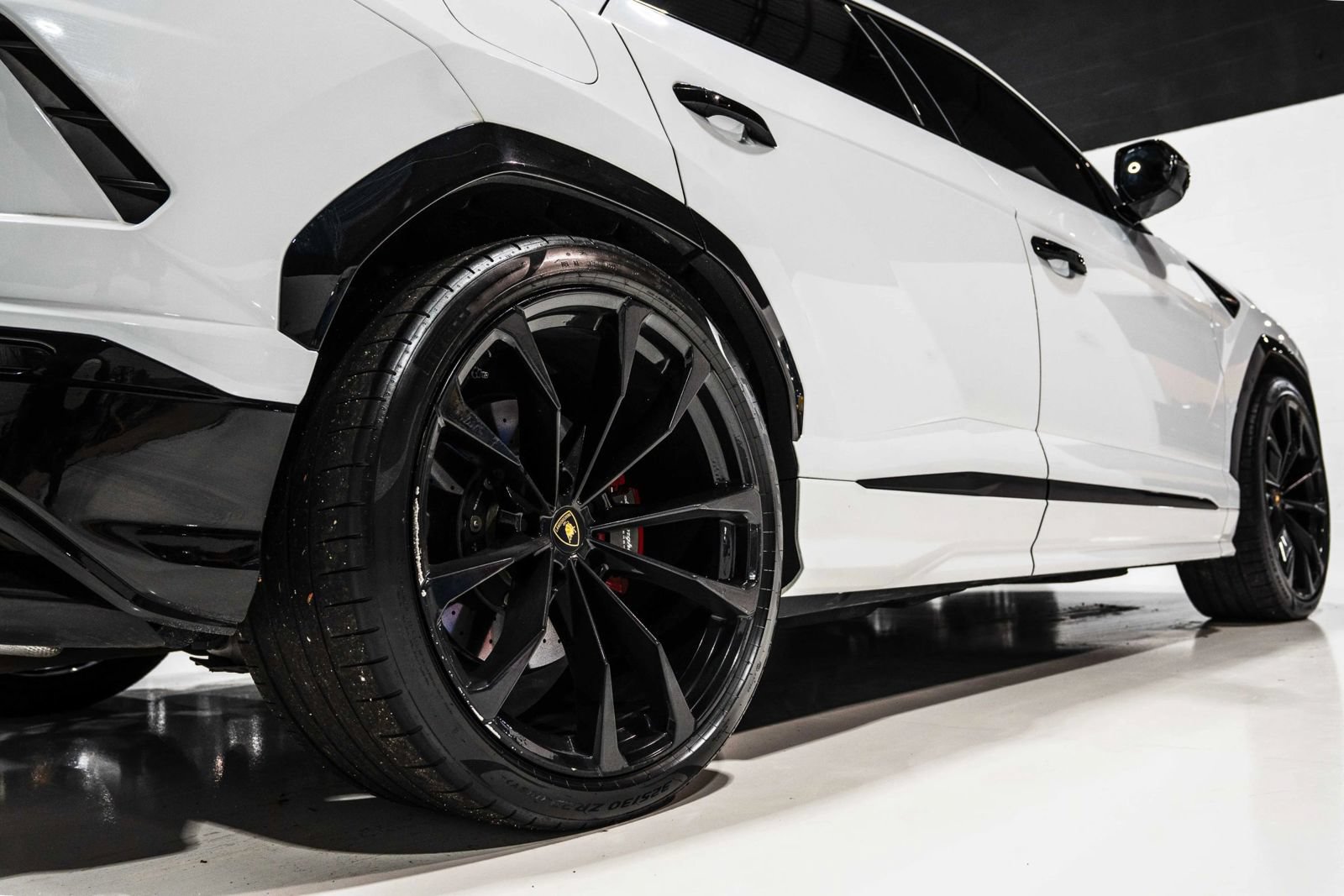 Used 2022 Lamborghini Urus AWD/4WD image 13