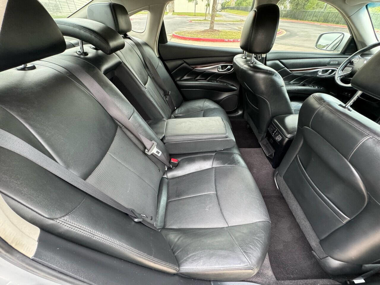 Used 2011 INFINITI M37 w/ Premium Pkg RWD image 15