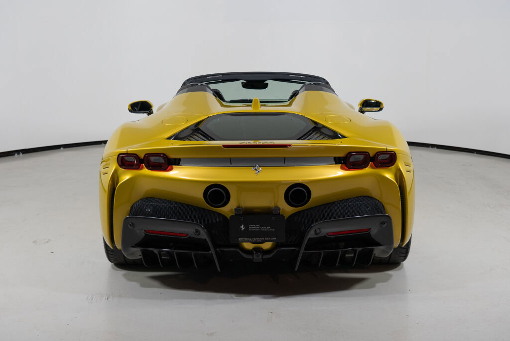 Used 2022 Ferrari SF90 Spider image 11