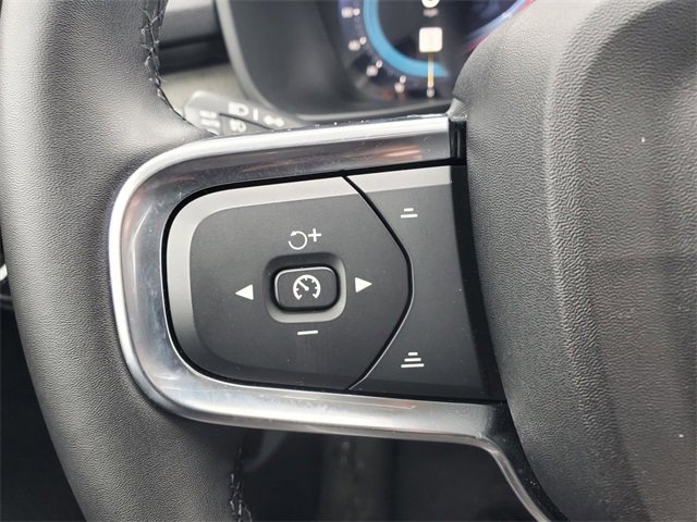 Used 2025 Volvo XC40 B5 Core image 19