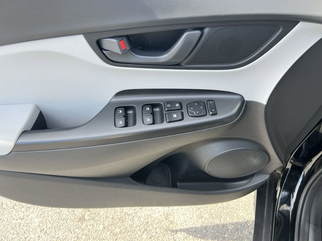 Used 2023 Hyundai Kona SEL w/ Winter Weather Package image 15