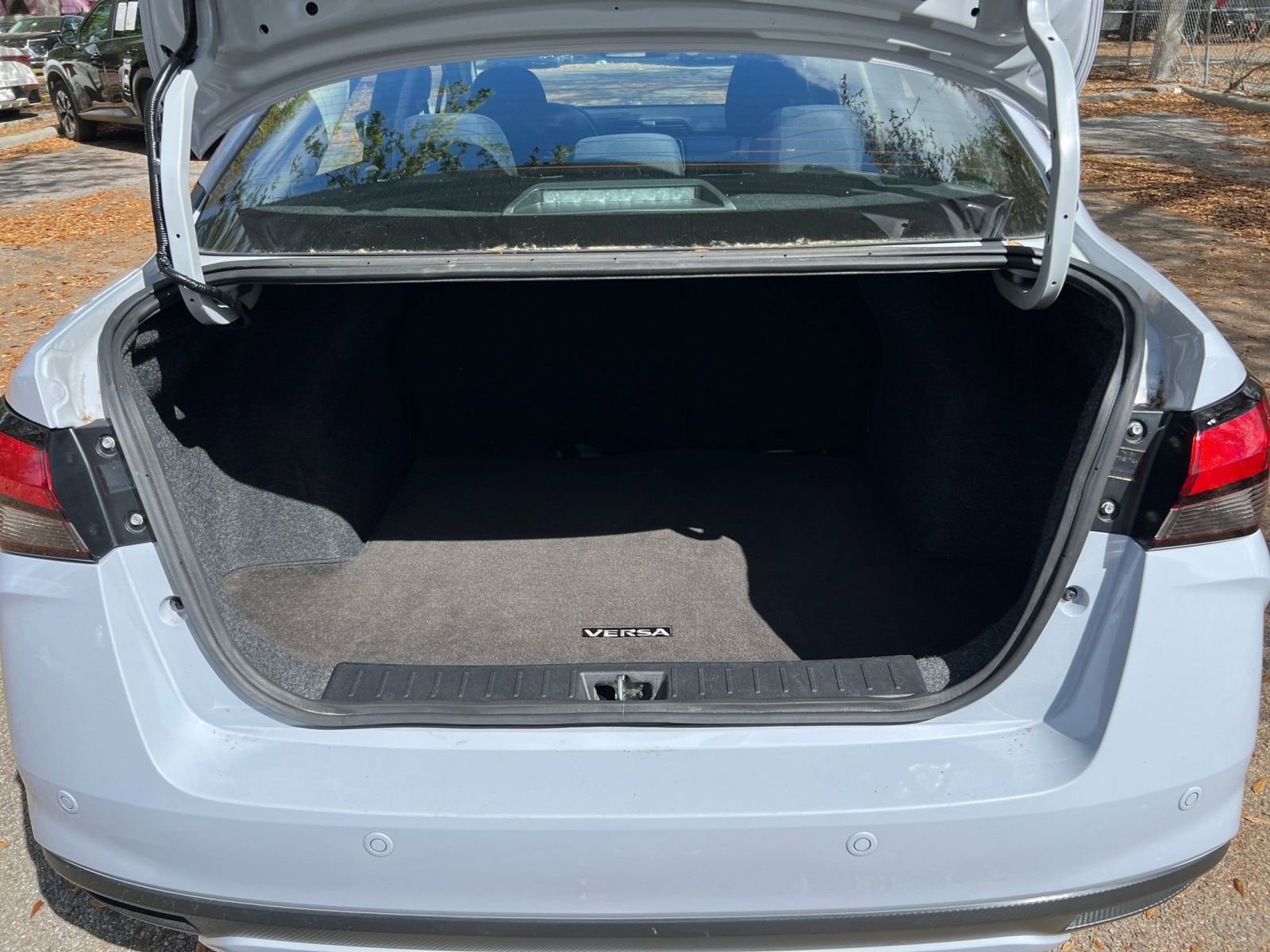 Used 2025 Nissan Versa SV FWD image 27