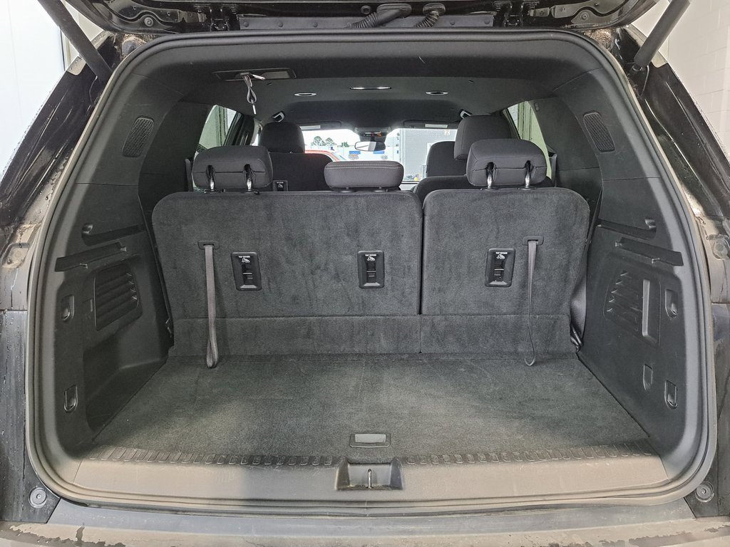 Used 2025 Chevrolet Traverse LT image 32