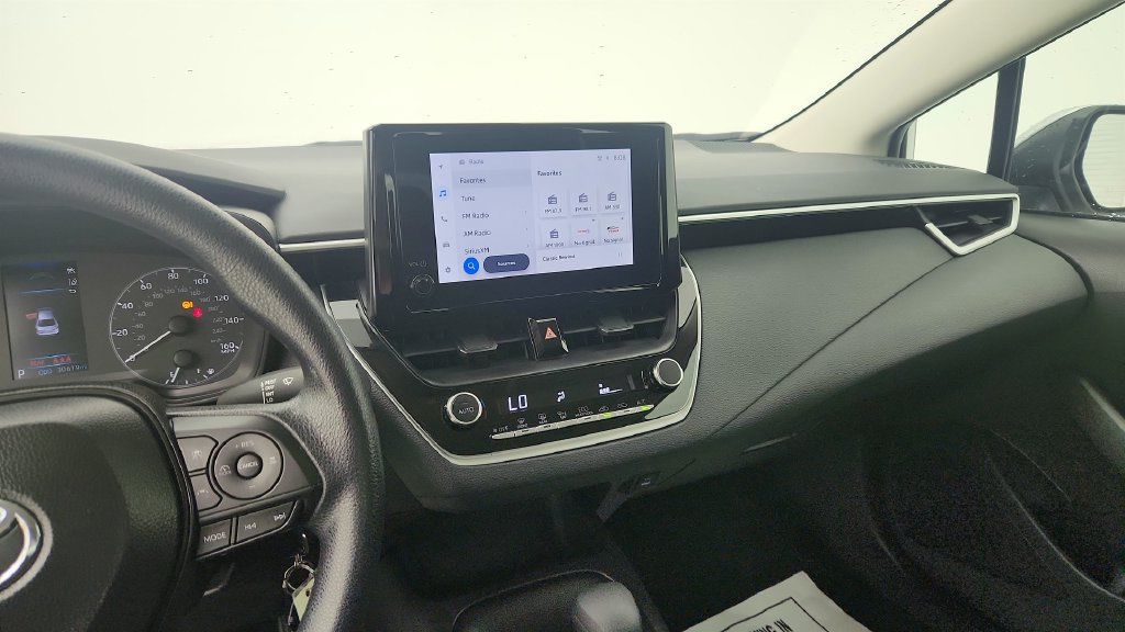 Used 2025 Toyota Corolla LE FWD image 18
