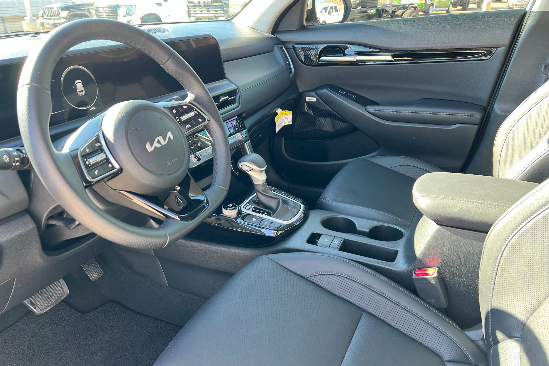 Used 2025 Kia Seltos SX image 16