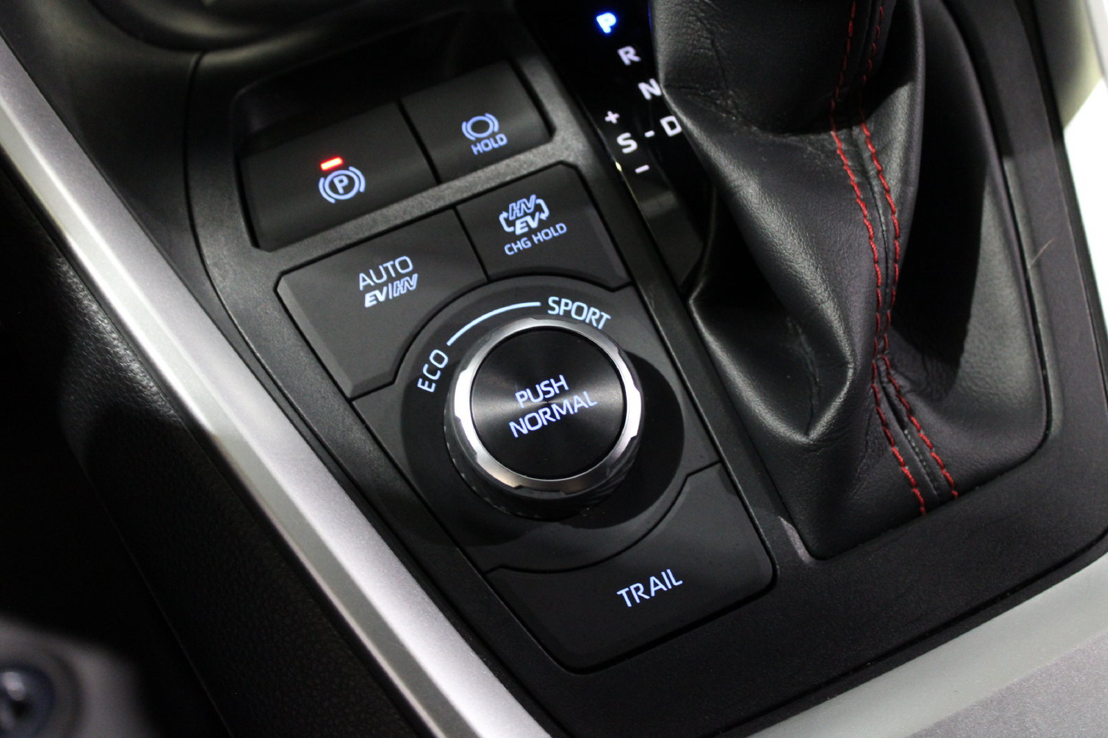 Used 2022 Toyota RAV4 SE w/ Weather & Moonroof Package AWD/4WD image 35